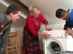 Old widow pleases two repair men